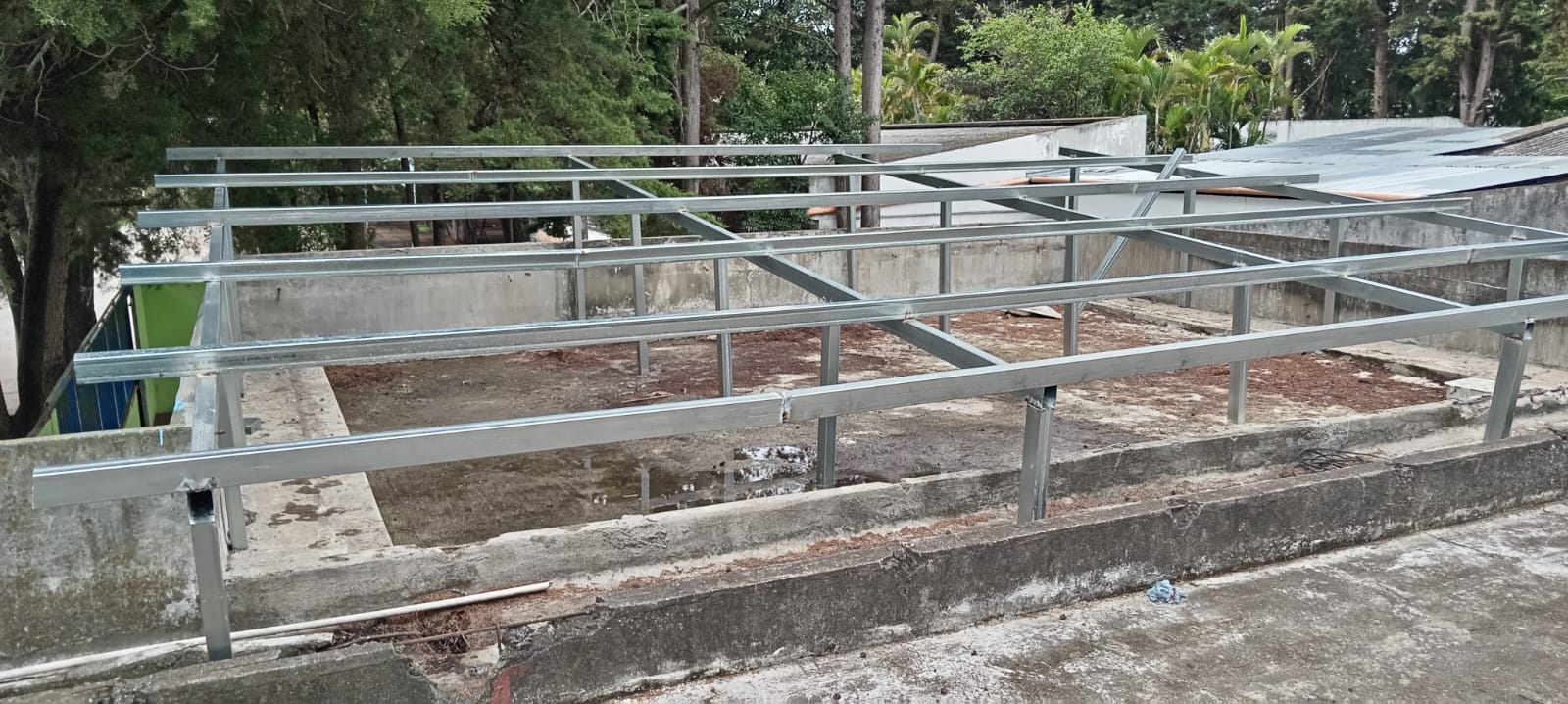 Construcción de cubierta metálica